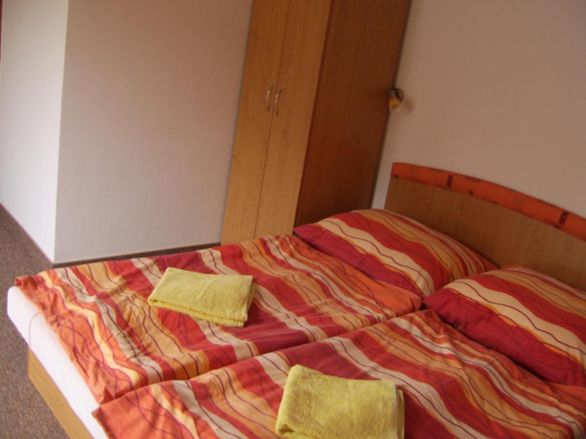 Penzion Zlata Rybka Podhajska Ngoại thất bức ảnh