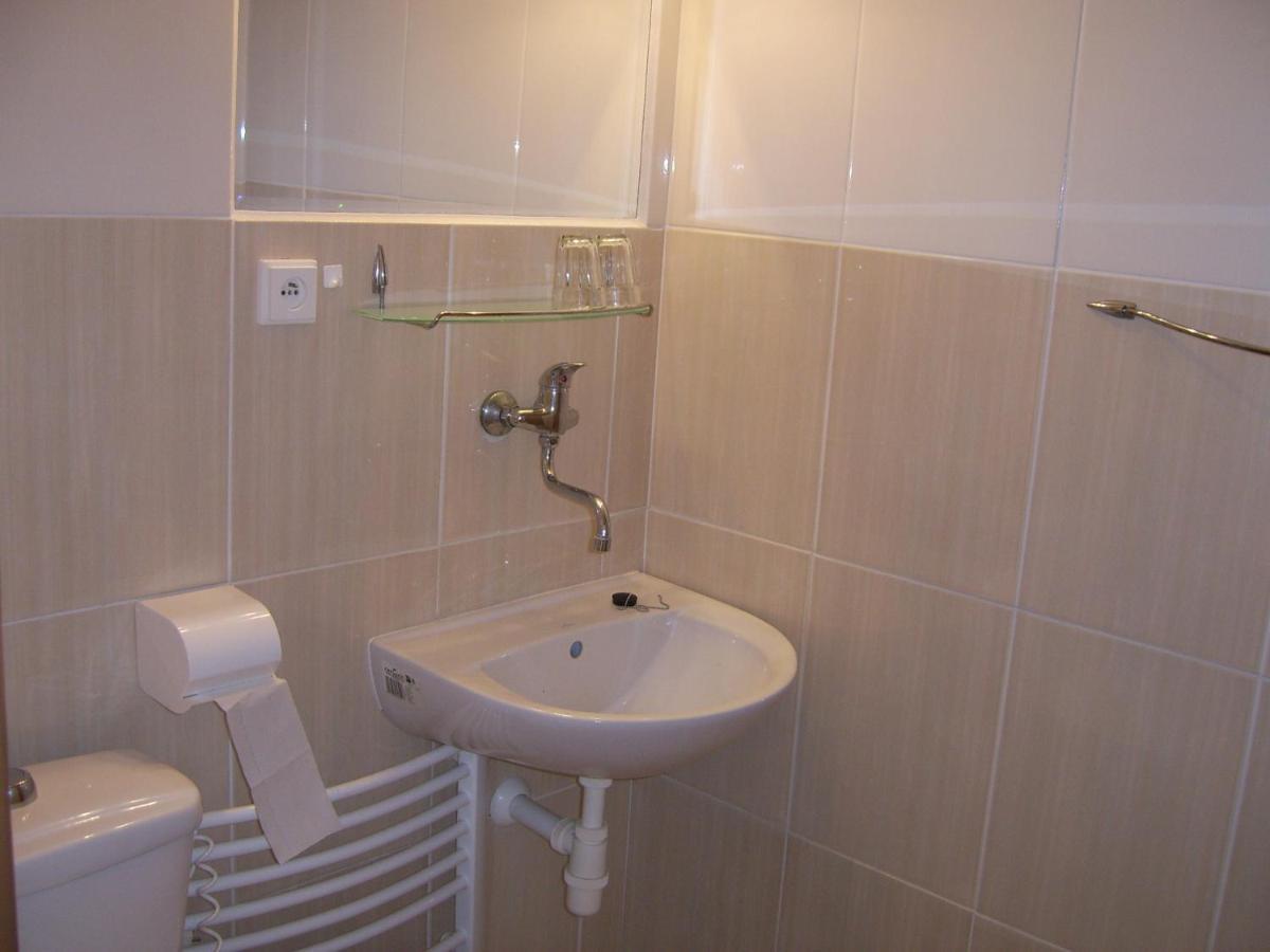 Penzion Zlata Rybka Podhajska Ngoại thất bức ảnh